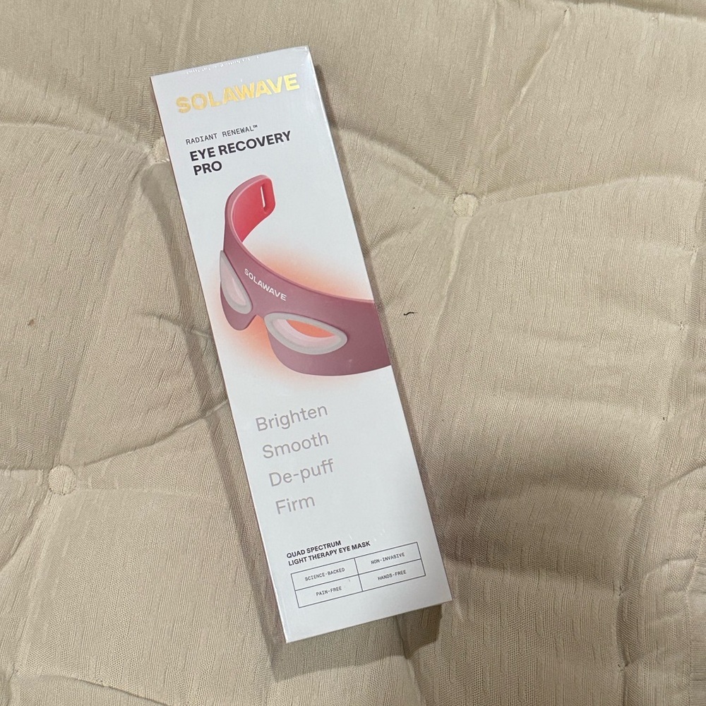 SolaWave Eye Recovery Pro in Pink new !